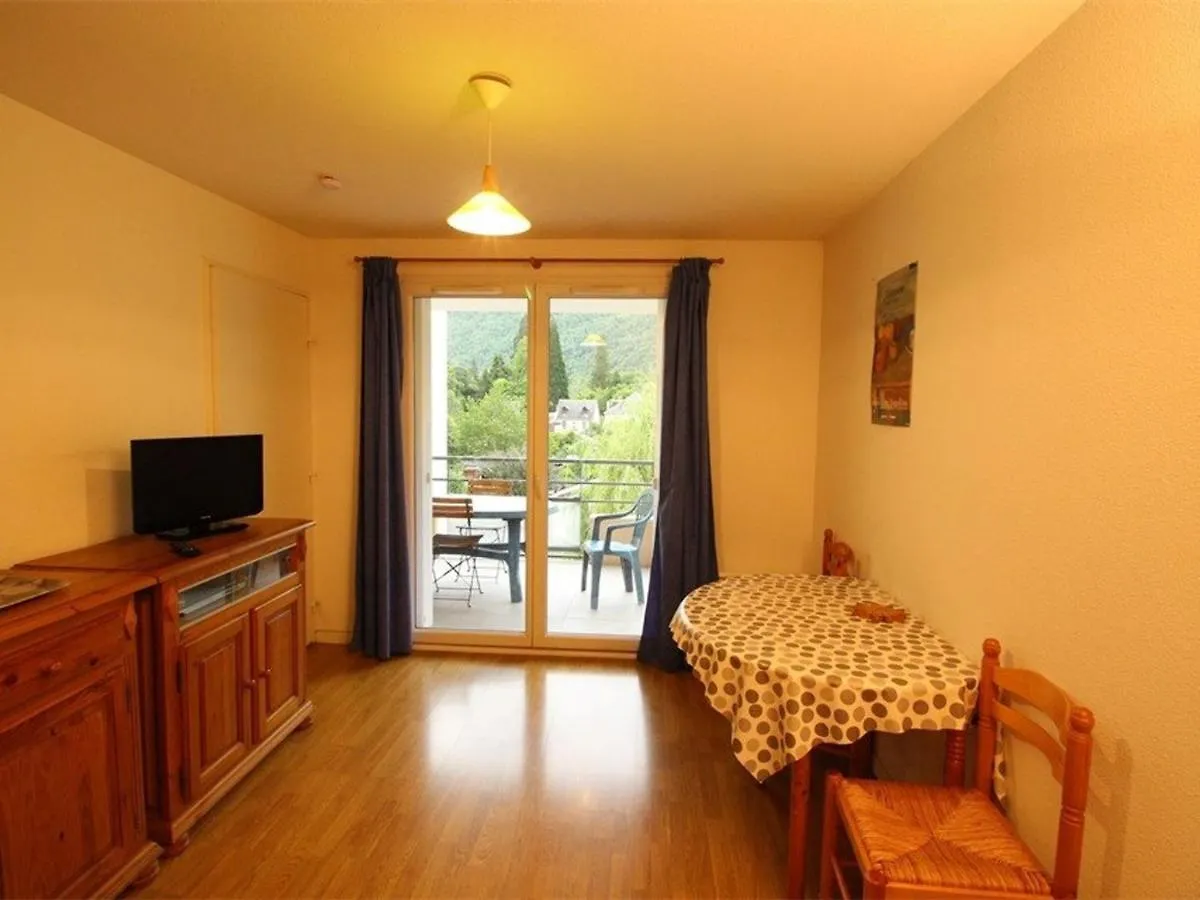 Luchon: Appart 2 Pieces Cabine - Balcon, Parking - Fr-1-313-166 Bagneres-de-Luchon Apartment