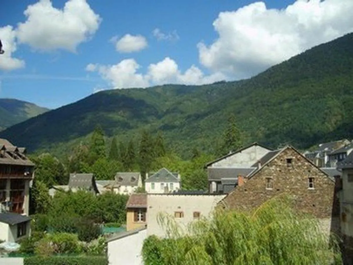 Luchon: Appart 2 Pieces Cabine - Balcon, Parking - Fr-1-313-166 Bagneres-de-Luchon 0*,  France